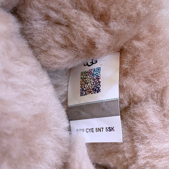 UGG Mini Bailey Bow Satin Boots In Arroyo - Picture 7 of 7